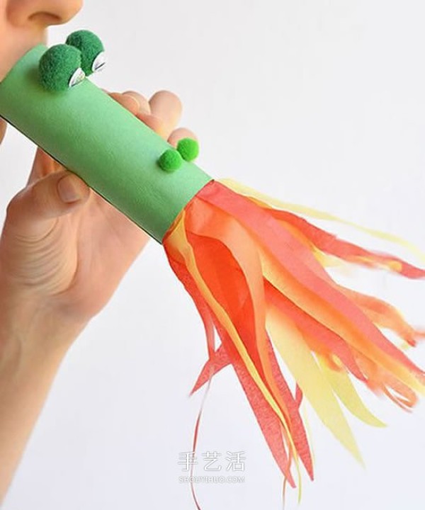 Illustration of how to use kindergarten waste to make a paper fire dragon