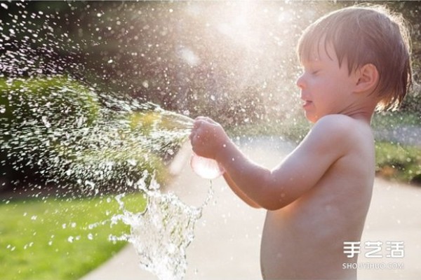 Mother records her childrens innocent childhood with loving photos