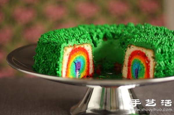 How to make a delicious, beautiful and fun rainbow cake