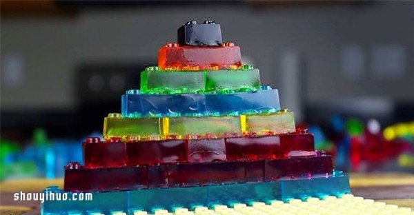 It makes your mouth and hands itchy! Make Lego gummies at home