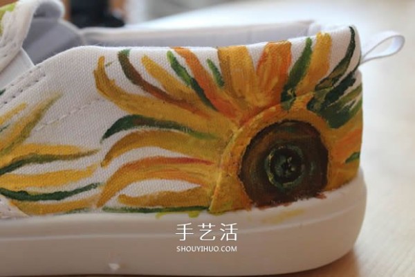 Tutorial on how to draw canvas shoes, draw Van Goghs sunflowers on the shoes