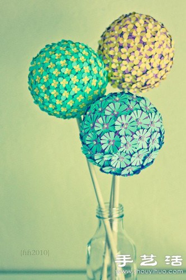 Beautiful flower balls made by paper art