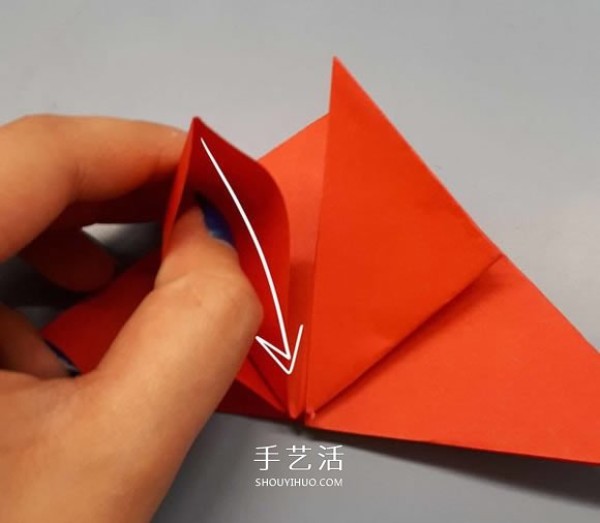 Illustrated tutorial on the origami method of a simple paper rose