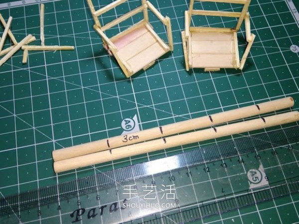 The mini ones are cute! Video of making tables and chairs with ice cream sticks and matchsticks