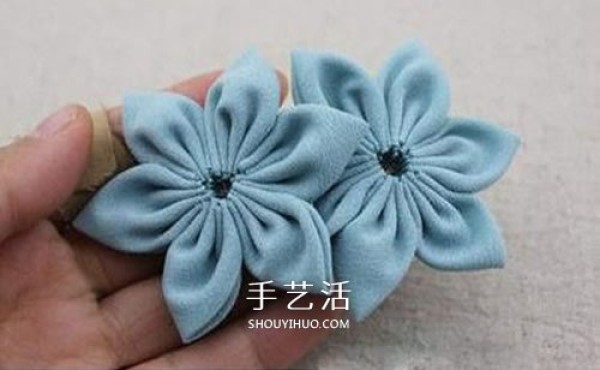 Illustration of handmade small fresh bow flower ornaments made of chiffon cloth