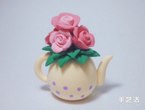 Ultra-light clay to make a kettle, vase with roses, a decorative ornament