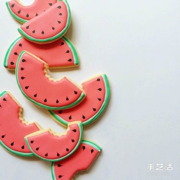 She who loves colors and sweets creates dreamy fondant cookies