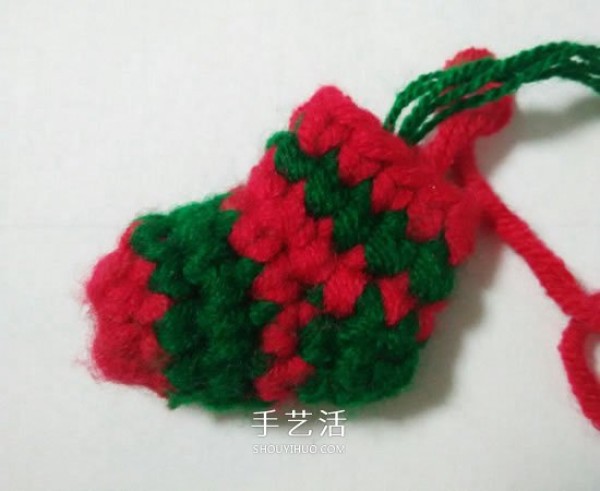 Children are essential for Christmas! How to crochet beautiful Christmas socks