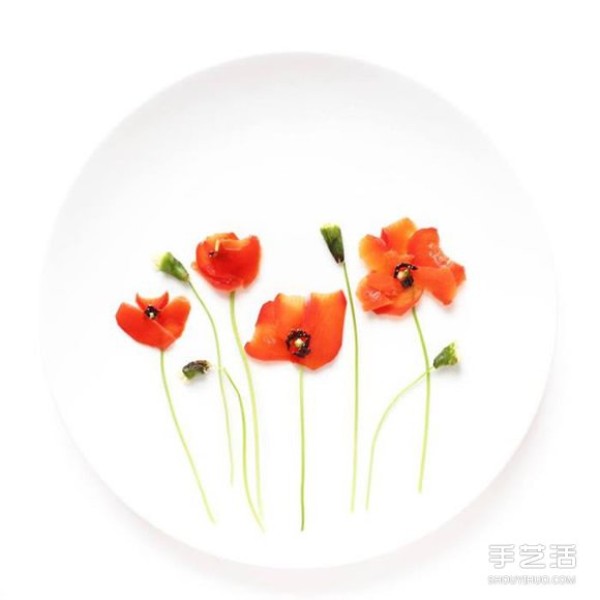 Artistic creative DIY on the plate allows the ingredients to be arranged in beautiful patterns