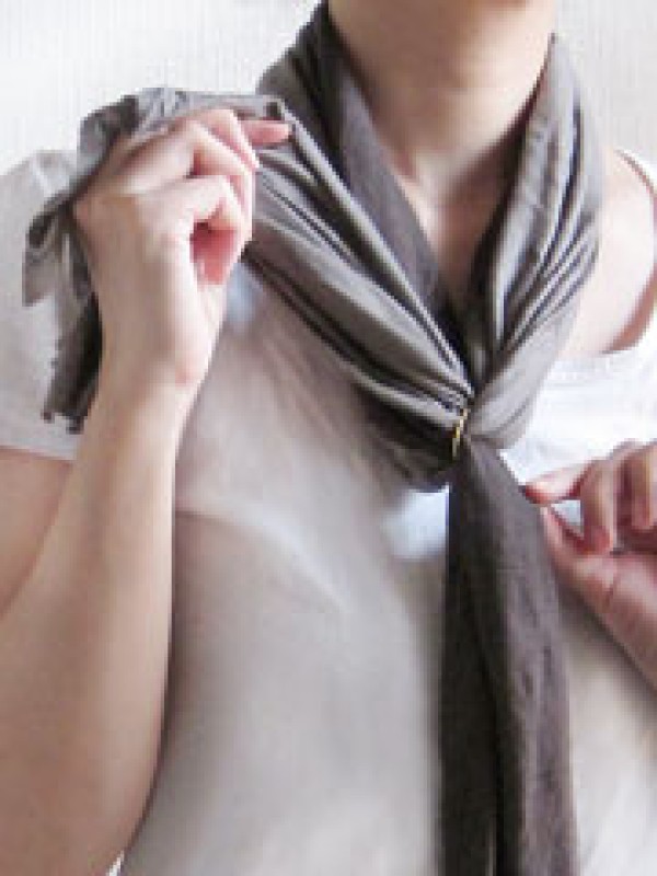 A comprehensive collection of various ways to tie a scarf, and 60 ways to tie a long scarf