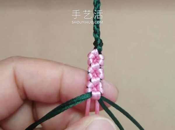 A Peach Blossom Knot Bracelet Illustration Tutorial from A to Z