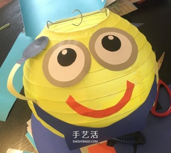 How to make a Minion Lantern, a simple cartoon lantern transformation tutorial