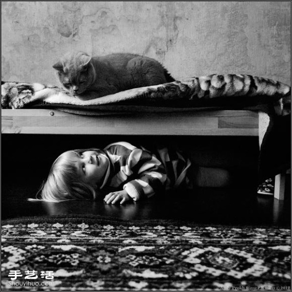 Black and White Childrens Photography: When a Little Girl Meets a Cat