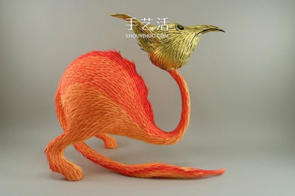 Fantasy creature sculptures made of paper, a surreal pi?ata work! 