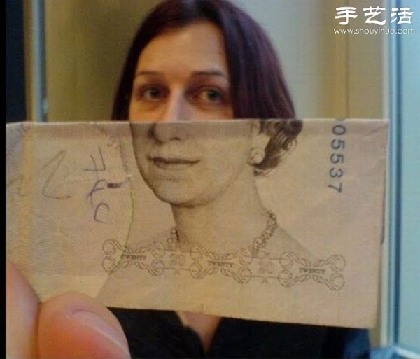 Creative Photography DIY: Take a photo with the leader on the banknote