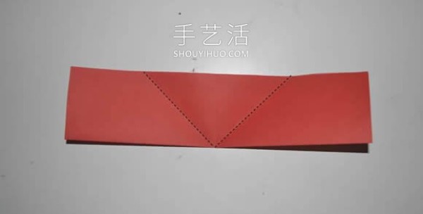 Illustrated steps for folding a simple handmade origami heart-shaped bookmark