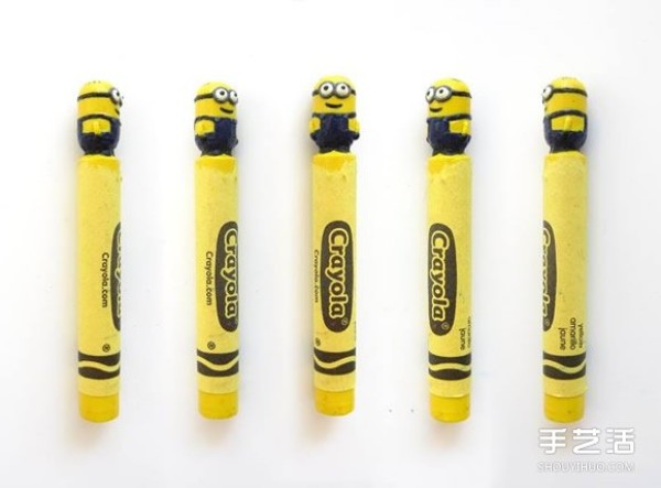 The fine crayon carvings are a handicraft that makes people rush to collect them