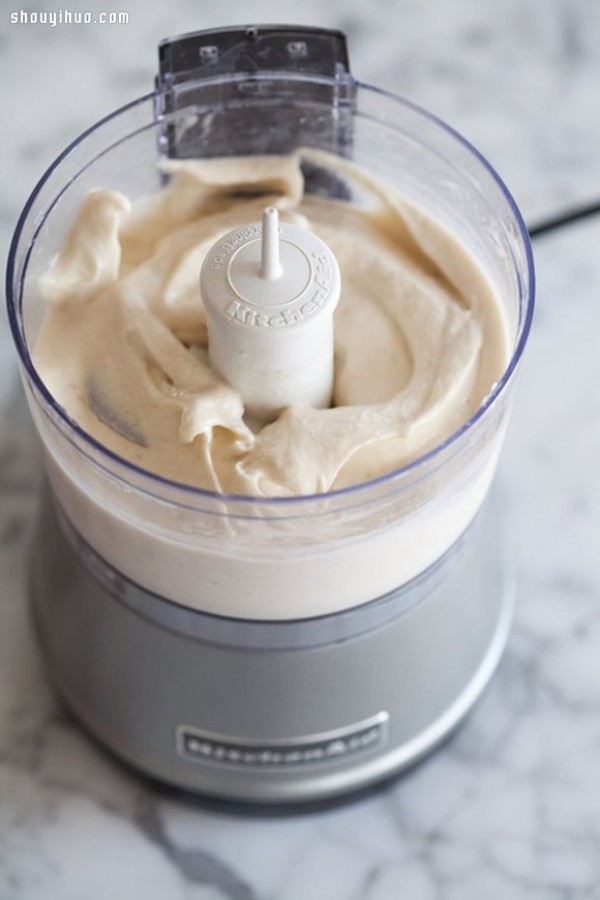 Just use a banana to make your own healthy low-fat handmade ice cream