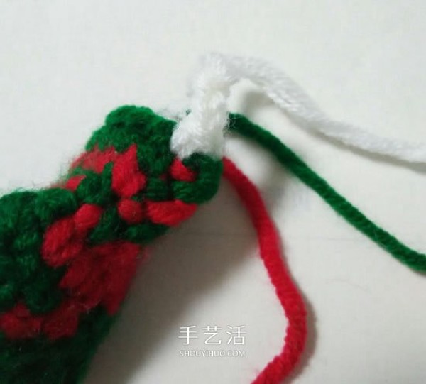 Children are essential for Christmas! How to crochet beautiful Christmas socks