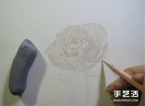 How to draw a rose with colored lead, step-by-step tutorial on how to draw a rose with colored pencils