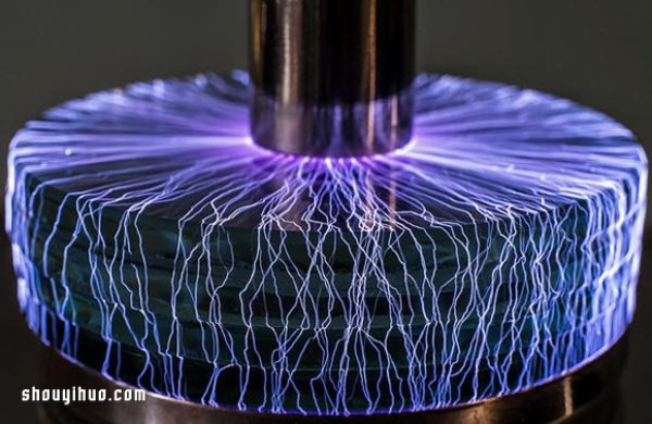 Photography of a perfect storm of artificial lightning under a Tesla coil