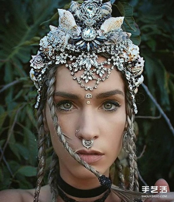 27-year-old Australian gardener: uses shells and jewels to make mermaid crowns