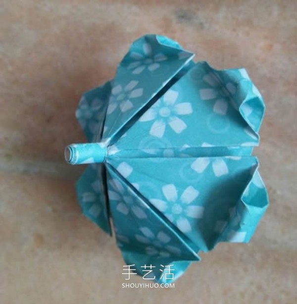 Illustrated tutorial on how to fold a beautiful origami umbrella