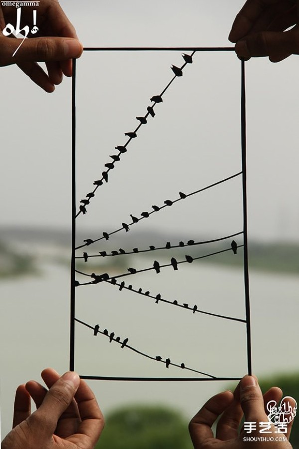 The art of paper-cutting is so exquisite that even feathers can appear on the paper