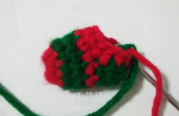 Children are essential for Christmas! How to crochet beautiful Christmas socks