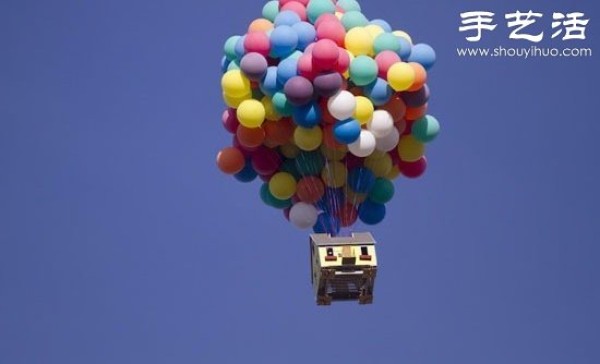 300 helium-filled weather balloons DIY realistic version of "Flying House"