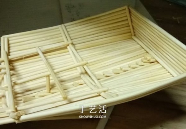 The ancient warship model is hand-made with disposable chopsticks