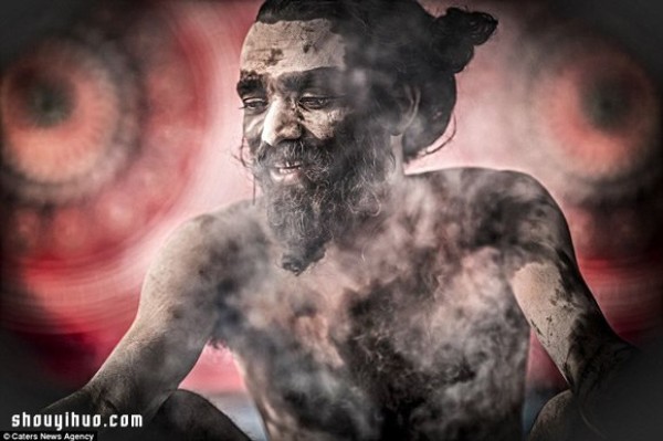 The terrifying "corpse-eating tribe" Aghori in Varanasi, India