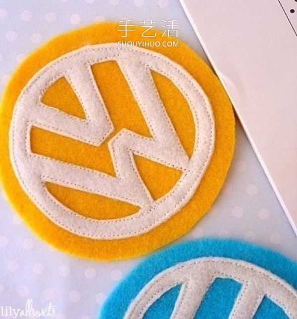 Tutorial on how to make a Volkswagen car logo coaster with thick felt cloth