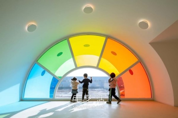 Rainbow glass turns this kindergarten into a colorful kaleidoscope