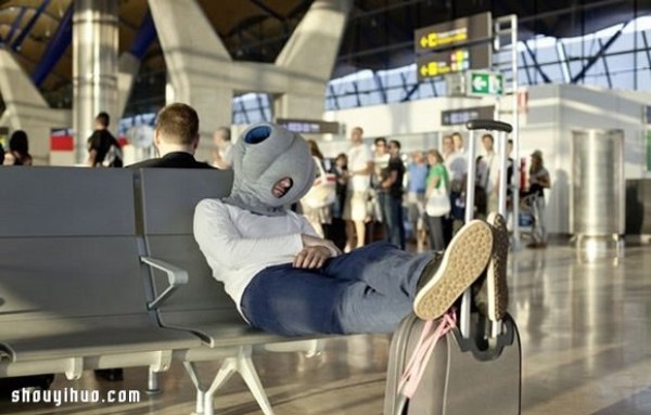 Headcover pillow designed for office workers who have a nap habit