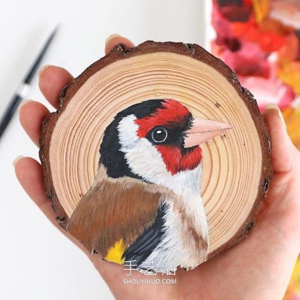 The artist spent 100 days painting 100 species of birds on wood chips