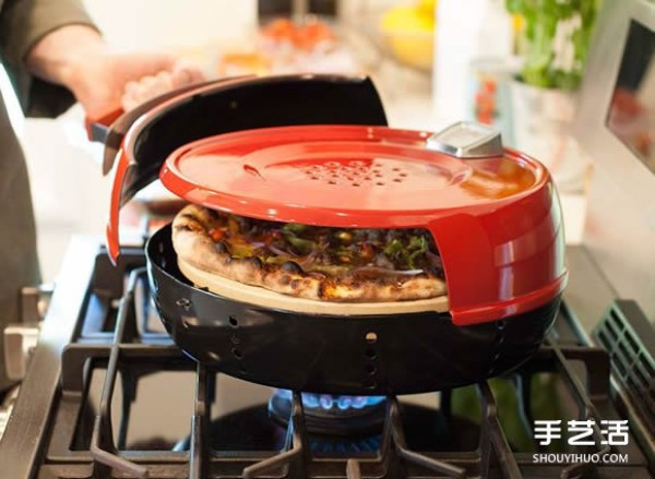 The countertop oven design allows you to make professional and delicious pizza at home