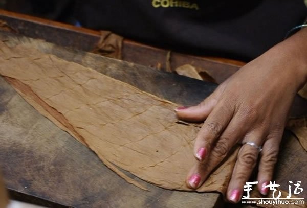 The secret of the hand-making process of Cuban cigars