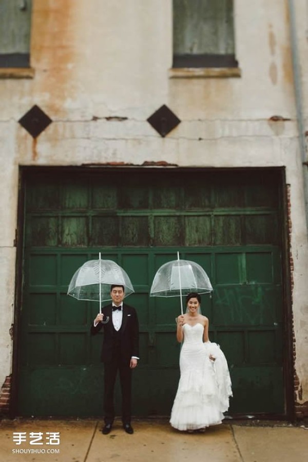 On rainy days, you can also perform romantic, aesthetic and romantic wedding photography in the rain