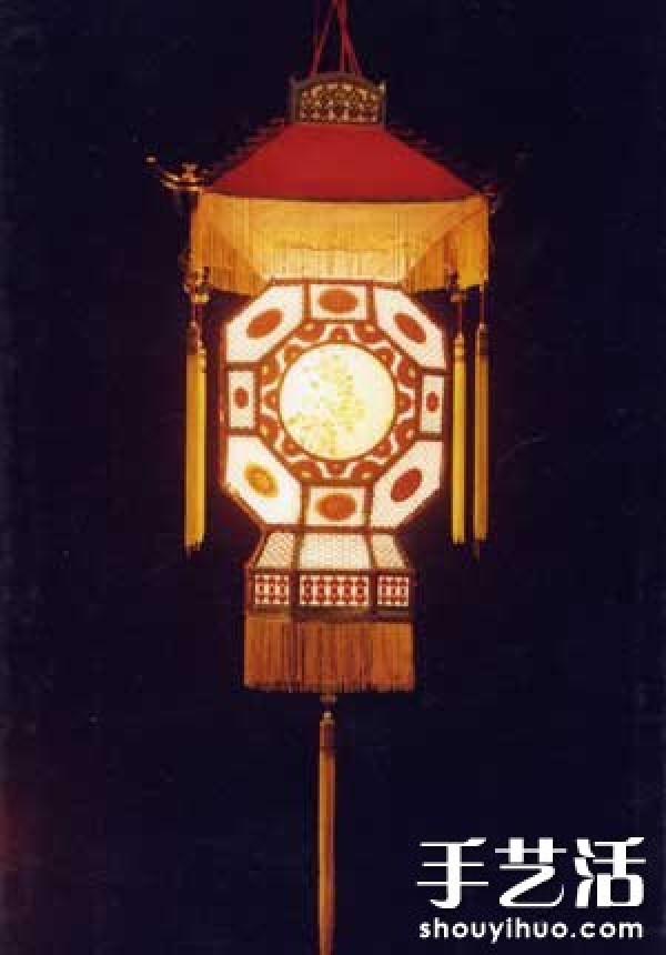 Appreciation of traditional lantern art works