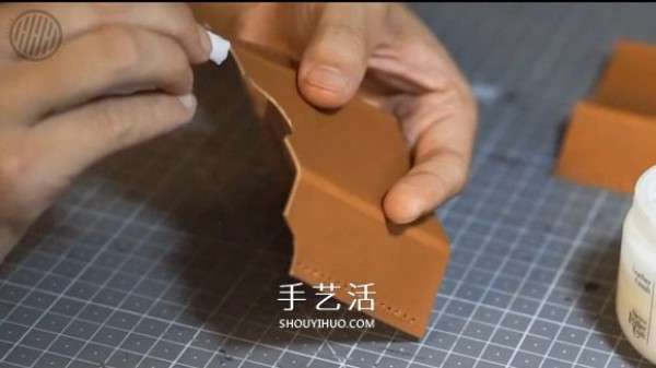 Detailed steps for making a homemade mens bi-fold leather wallet