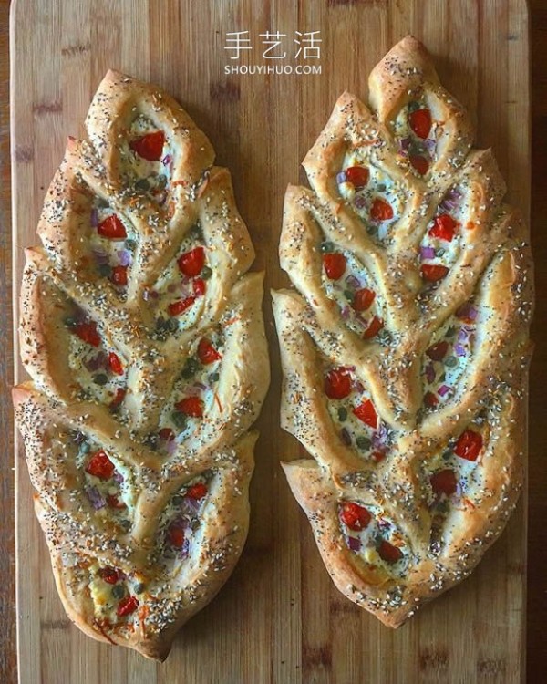 She carved exquisite designs into the bread she made by herself