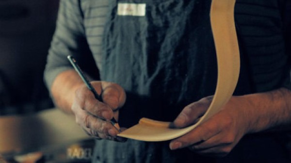 The spirit of craftsman: hand-making a flamenco guitar