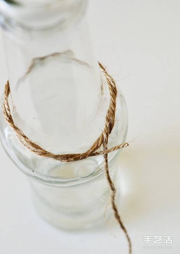 How to make DIY hanging vases using hemp rope and glass bottles