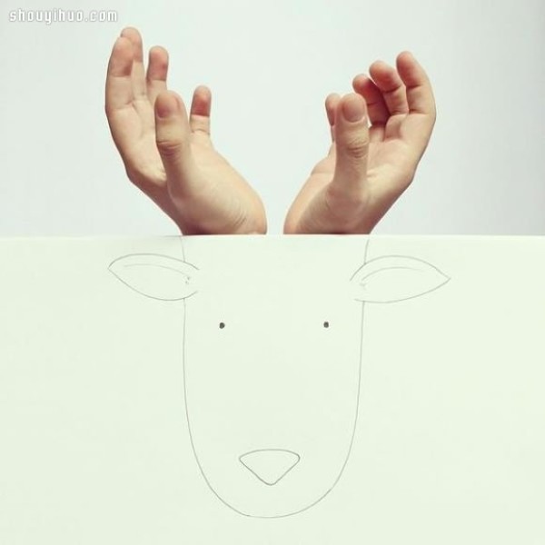 Finger and simple illustration combined to DIY playful and fun painting