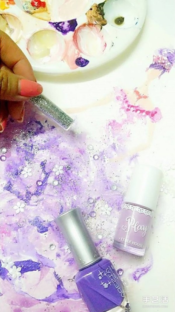 Nail polish art fashion painting uses nail polish to draw a gorgeous evening dress