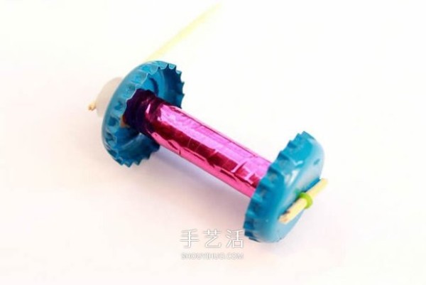 Illustrated method of making a homemade two-wheeled rubber band powered car toy