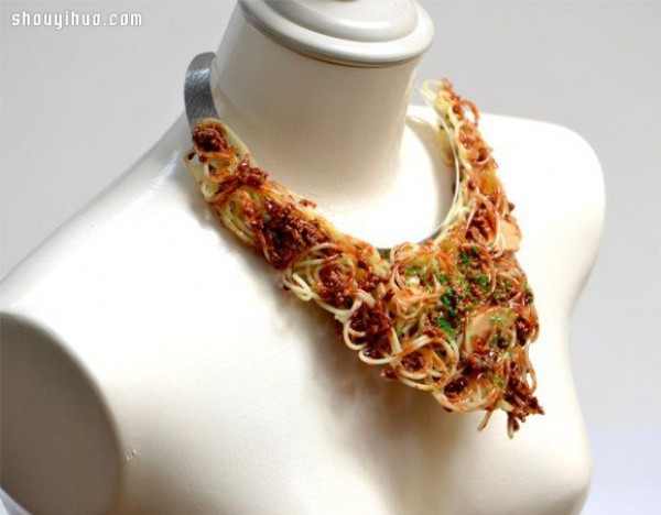 Love food so much? Food necklaces make you inseparable from food! 