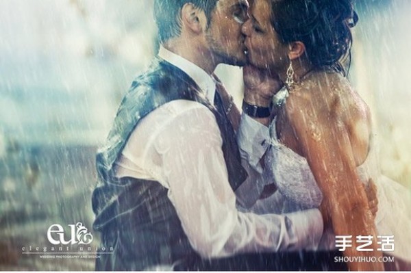 Seeing happiness through water droplets, wedding photos in the rain, and passionate love