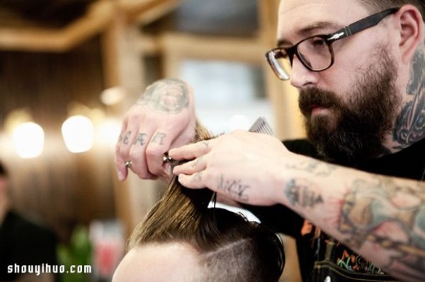 American barber shop decoration design and layout with a strong retro style